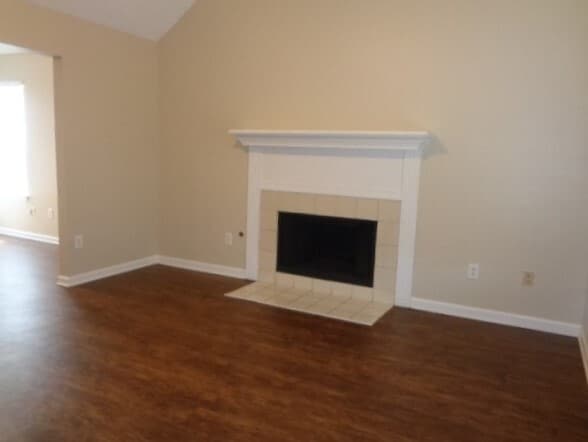 4938 Copper Valley Dr E in Memphis, TN - Foto de edificio - Building Photo