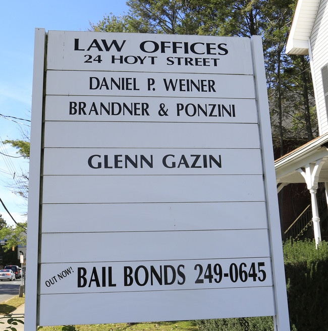 24 Hoyt St in Stamford, CT - Building Photo - Building Photo