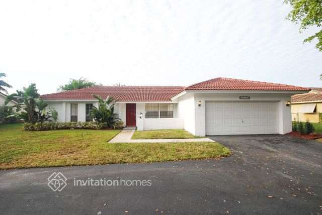 10274 Ramblewood Dr in Coral Springs, FL - Building Photo