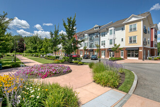 The Village at Taylor Pond in Bedford, MA - Building Photo - Building Photo