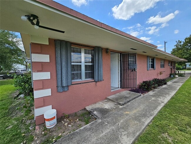 2119 NW 64th St in Miami, FL - Building Photo - Building Photo