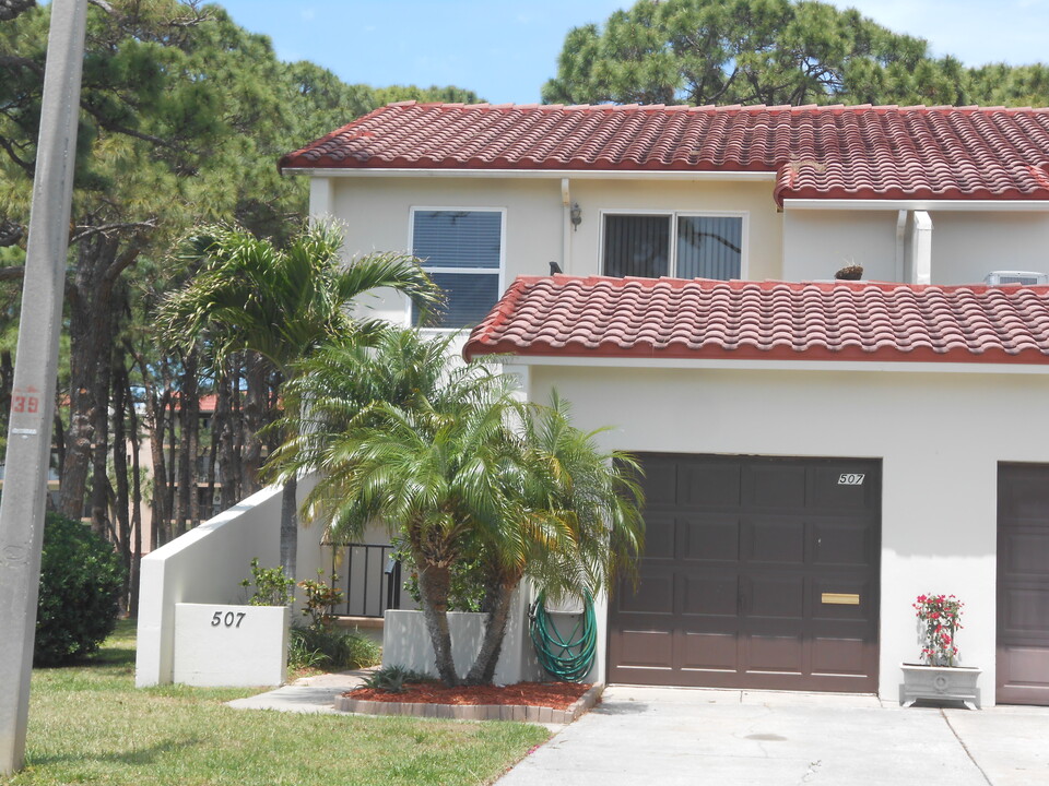 2700 Bayshore Blvd in Dunedin, FL - Building Photo