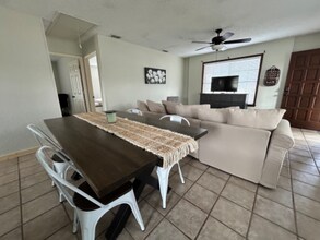 187 Oak Park Rd in Adkins, TX - Building Photo - Building Photo