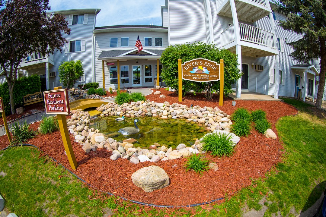 River's Edge Apartments in La crosse, WI - Building Photo