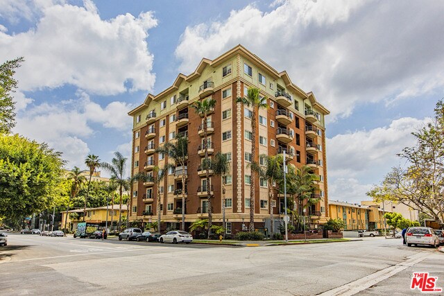 700 S Ardmore Ave-Unit -303 in Los Angeles, CA - Building Photo - Building Photo