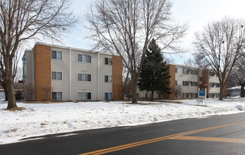 4110-4120 Nevada Ave N in Minneapolis, MN - Foto de edificio - Building Photo