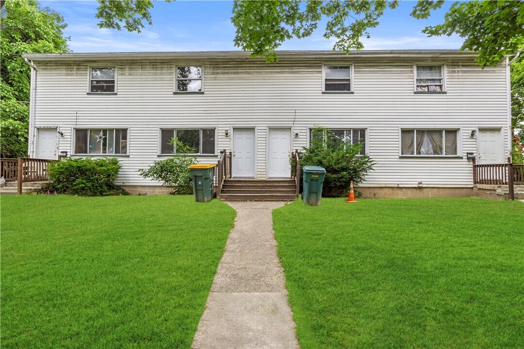 251 Baird St in Rochester, NY - Building Photo