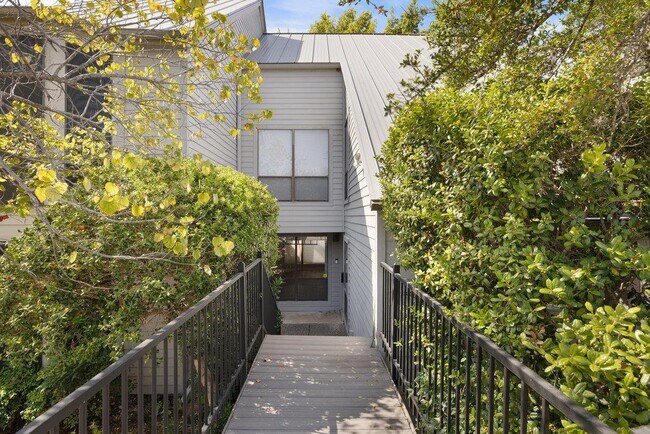 111 World of Tennis Sq in Lakeway, TX - Building Photo - Building Photo