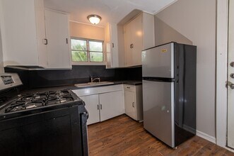 7110 McHenry St in Houston, TX - Building Photo - Building Photo