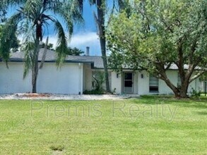 1770 Braxton Bragg Ln in Clearwater, FL - Building Photo - Building Photo