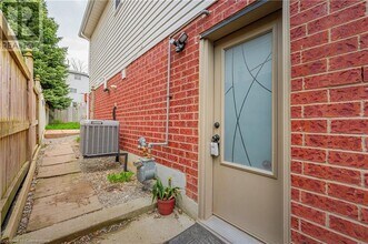 57 Oak Hill Dr in Cambridge, ON - Building Photo - Building Photo