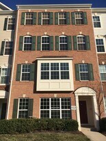 6225 Aster Haven Cir in Haymarket, VA - Building Photo