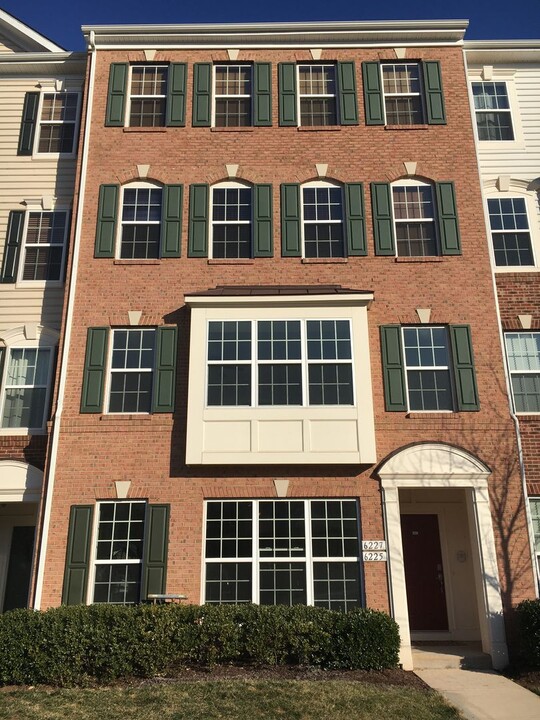 6225 Aster Haven Cir in Haymarket, VA - Building Photo