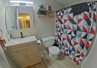 1945 Crescent Dr in Manhattan, KS - Building Photo - Building Photo