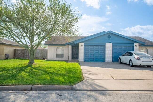1307 Lily Ln in Brownsville, TX - Building Photo - Building Photo