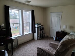 1741 College Ave, Unit First Floor Apartment in Stevens Point, WI - Building Photo - Building Photo