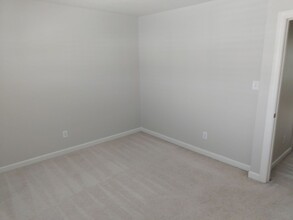 704 Streamwood Dr in Jacksonville, NC - Building Photo - Building Photo