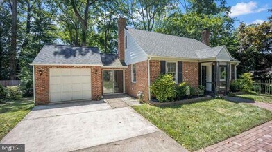 8 Sabine Ave in Narberth, PA - Building Photo - Building Photo