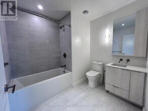 120 Broadway Ave in Toronto, ON - Building Photo - Building Photo