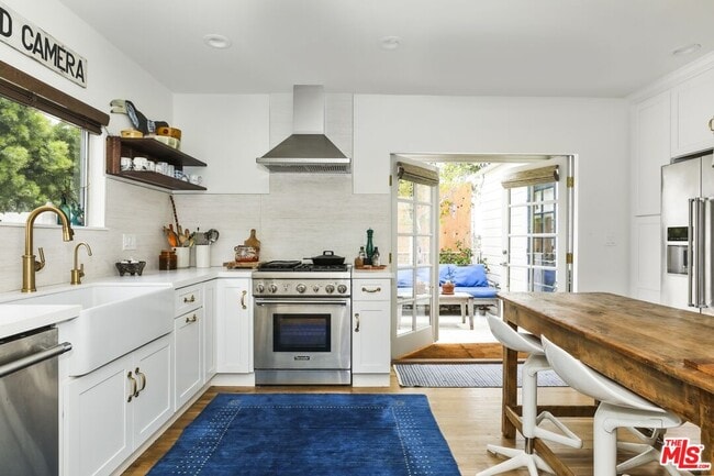 property at 1512 Angelus Ave