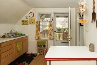 2015 W Iowa St, Unit G03C in Chicago, IL - Building Photo - Building Photo