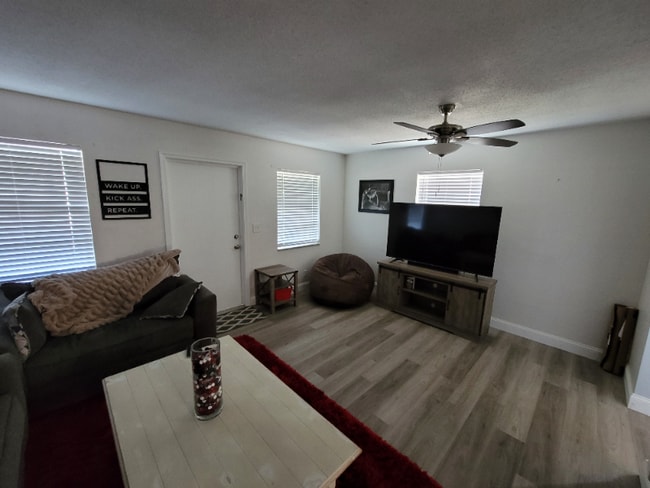 212 SE 9th Ave in Deerfield Beach, FL - Foto de edificio - Building Photo