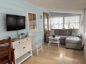 177 Wilmot Rd in Ocean Beach, NY - Building Photo - Building Photo
