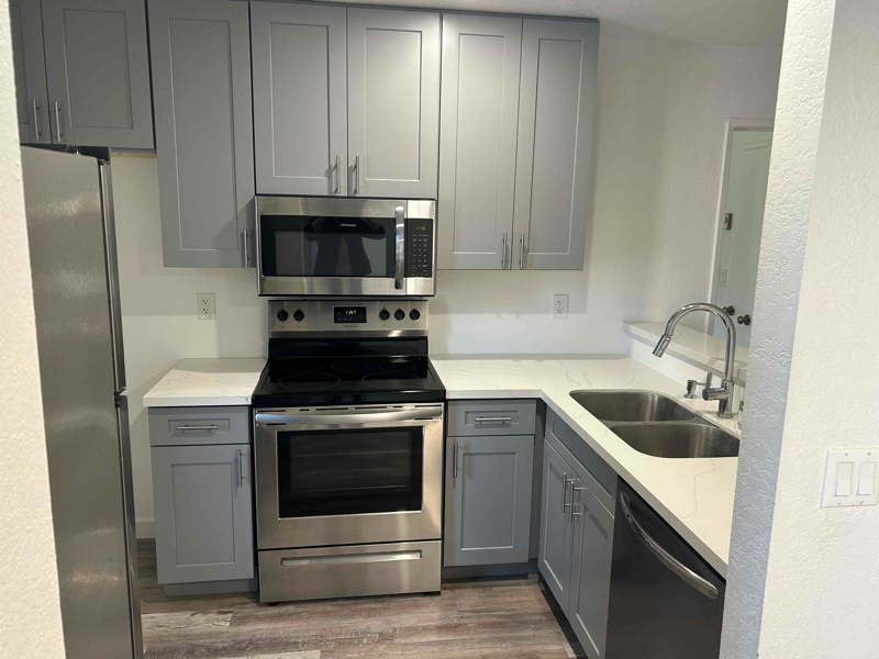 7500 Parkway Dr-Unit -204 in La Mesa, CA - Building Photo