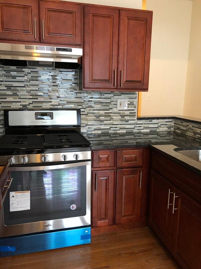 404 South St, Unit 3 in Philadelphia, PA - Building Photo - Building Photo