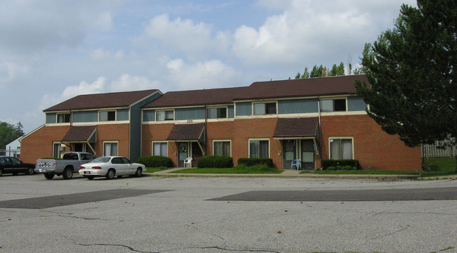 Liberty Plaza Apartments in Medina, OH - Building Photo - Building Photo