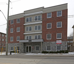 45 Columbia St W in Waterloo, ON - Building Photo - Building Photo