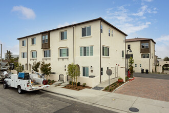 Flora Walk in Torrance, CA - Foto de edificio - Building Photo