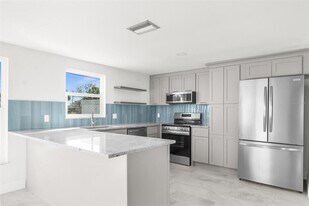 13726 Michelle Ave in Hudson, FL - Building Photo
