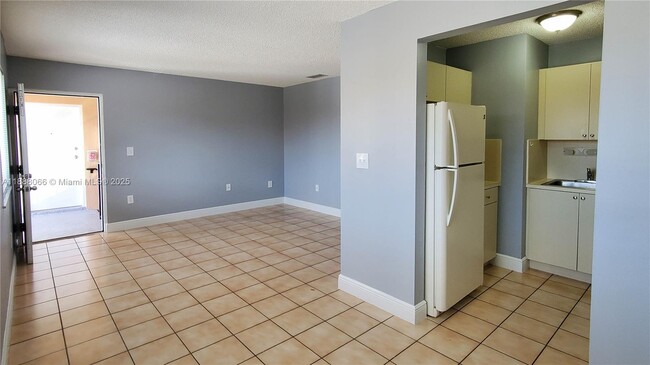 7259 W 24th Ave in Hialeah, FL - Building Photo - Building Photo