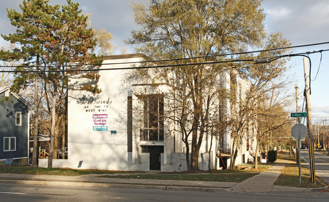 Tradewinds Apartments in Ann Arbor, MI - Foto de edificio - Building Photo