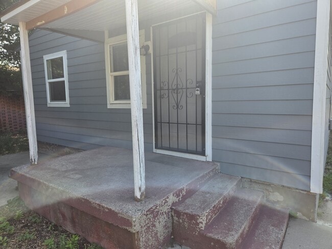 property at 2101 1/2 8th Ave N