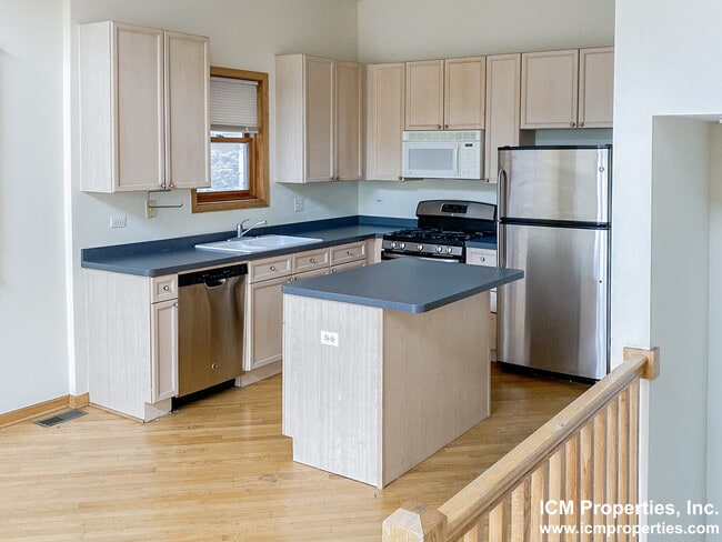 2714 N Wayne Ave, Unit 2714-3 in Chicago, IL - Foto de edificio - Building Photo