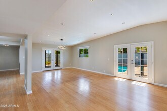 3707 E Laurel Ln in Phoenix, AZ - Building Photo - Building Photo