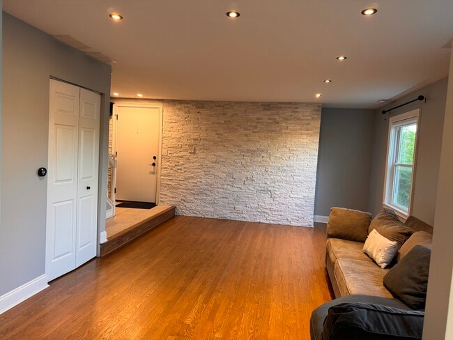 5604 Tinder in Rolling Meadows, IL - Building Photo - Building Photo