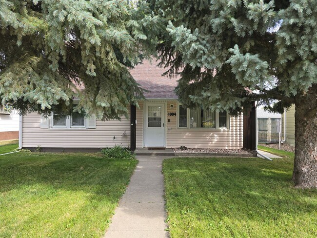 1004 Knight St in Miles City, MT - Building Photo - Building Photo