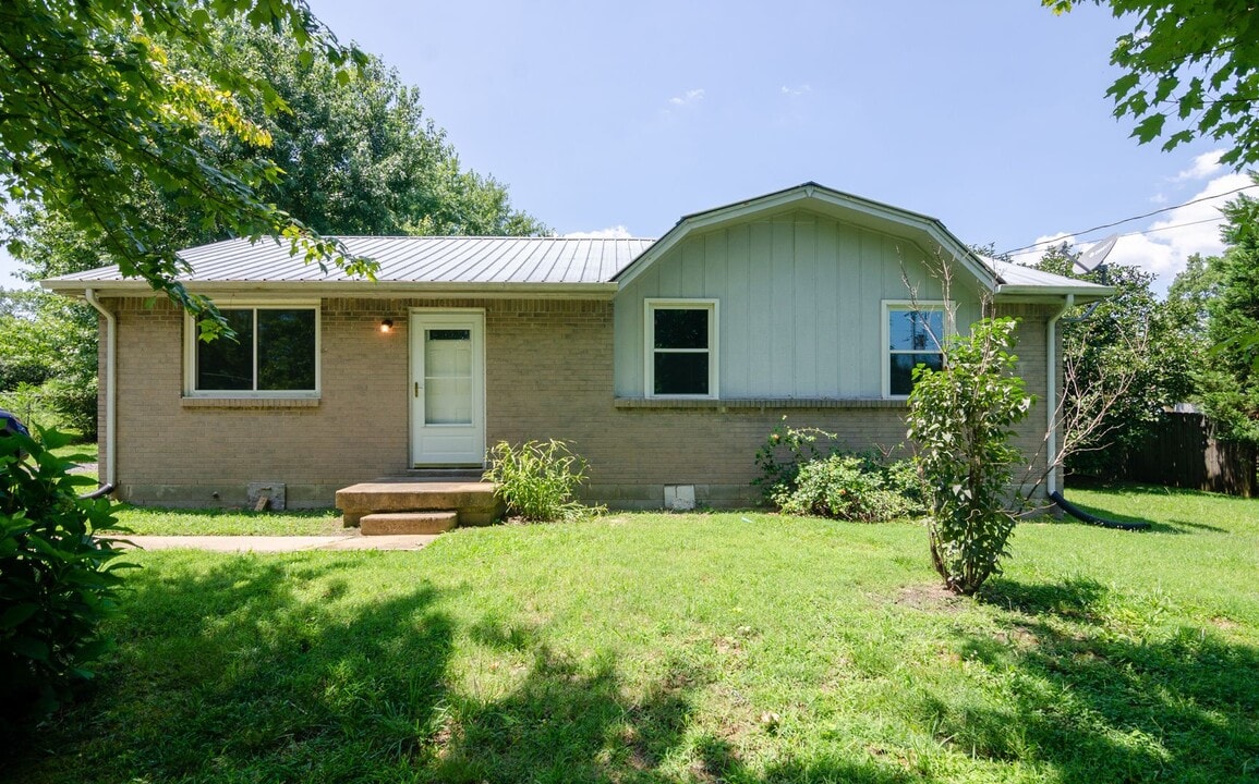 7109 Hall Ln in Fairview, TN - Building Photo