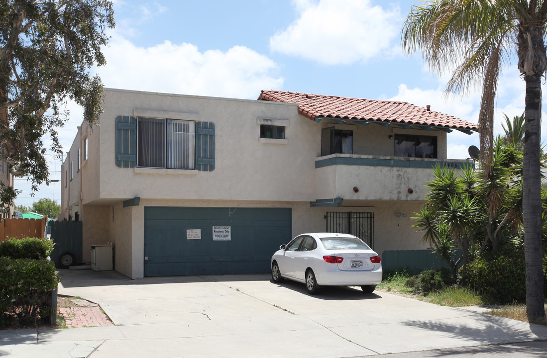 4465 Mcclintock St in San Diego, CA - Building Photo