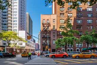 315 E 57th St in New York, NY - Foto de edificio - Building Photo