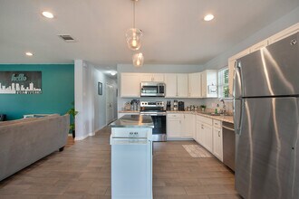 958 E Allen Ave in Fort Worth, TX - Building Photo - Building Photo