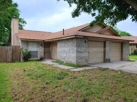 5717 Lochmoor in San Antonio, TX - Building Photo