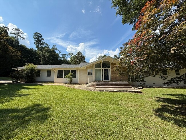 property at 5305 Castlebrook Dr