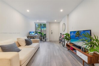 2715 Tigertail Ave in Miami, FL - Building Photo - Building Photo