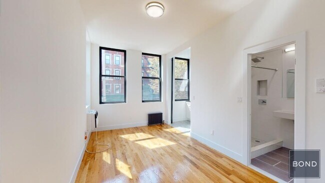 37.5 Bedford St in New York, NY - Building Photo - Building Photo