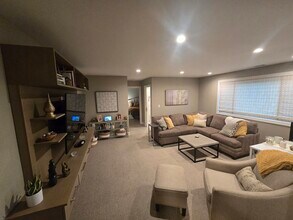 111 Escanyo Way in Menlo Park, CA - Building Photo - Building Photo