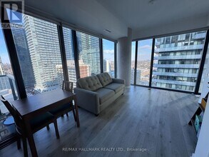 161 Roehampton Ave in Toronto, ON - Building Photo - Building Photo